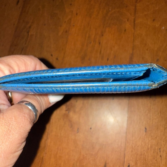 Louis Vuitton Vibrant Blue Epi card holder - Picture 7 of 8